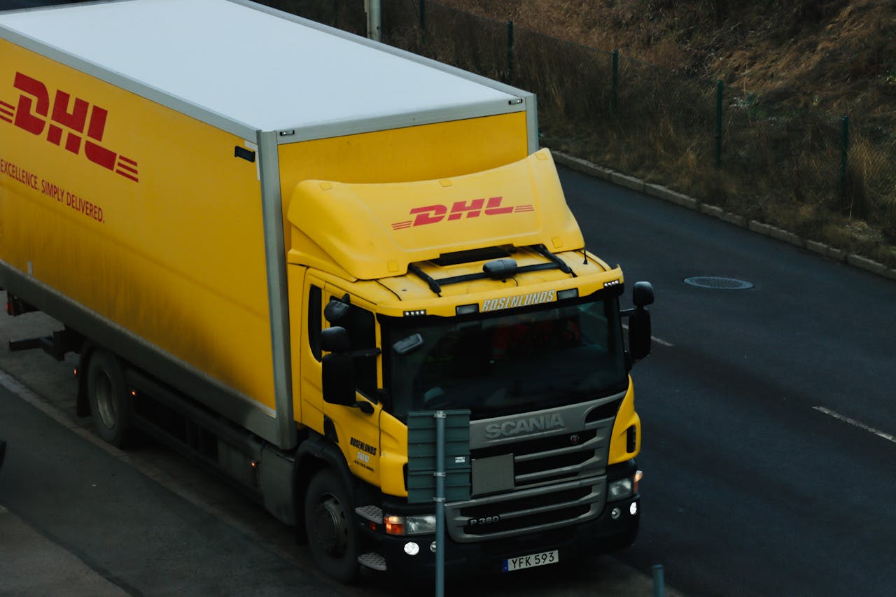 Zo werkt zelf een pakket versturen met DHL